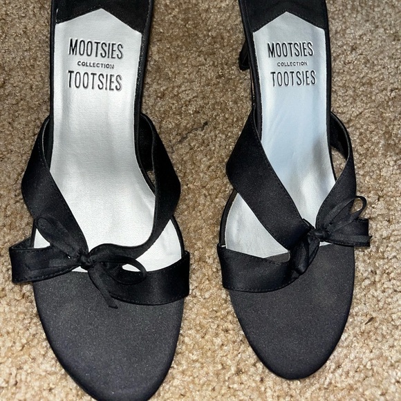 Black heels size 9 - Picture 2 of 5